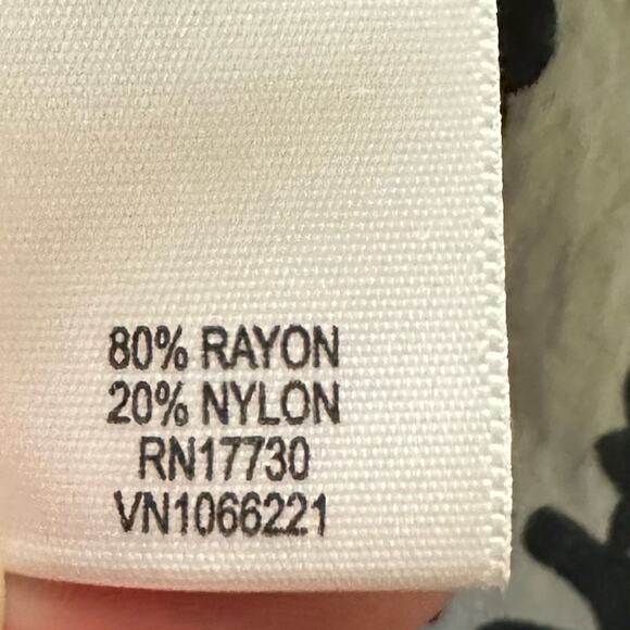 Liz Lange Maternity Print Ruffle Neck Tunic Top Black White Size XXL - Picture 8 of 8